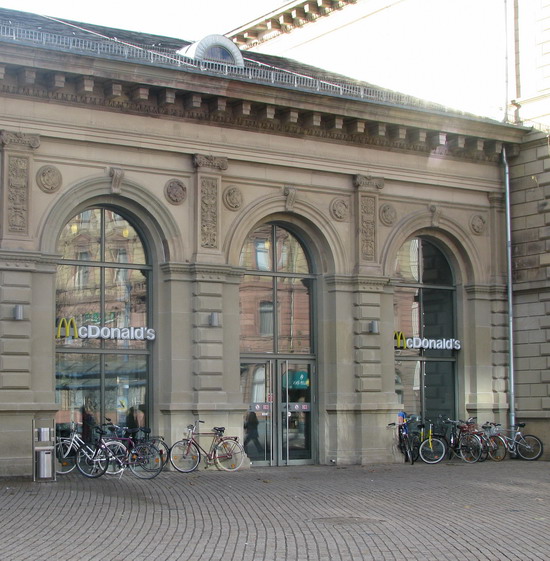 Das McDonald’s-Restaurant in Mainz (Bahnhofsplatz)