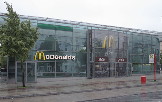 Das McDonald’s-Restaurant in Hamburg (Adenauerallee)
