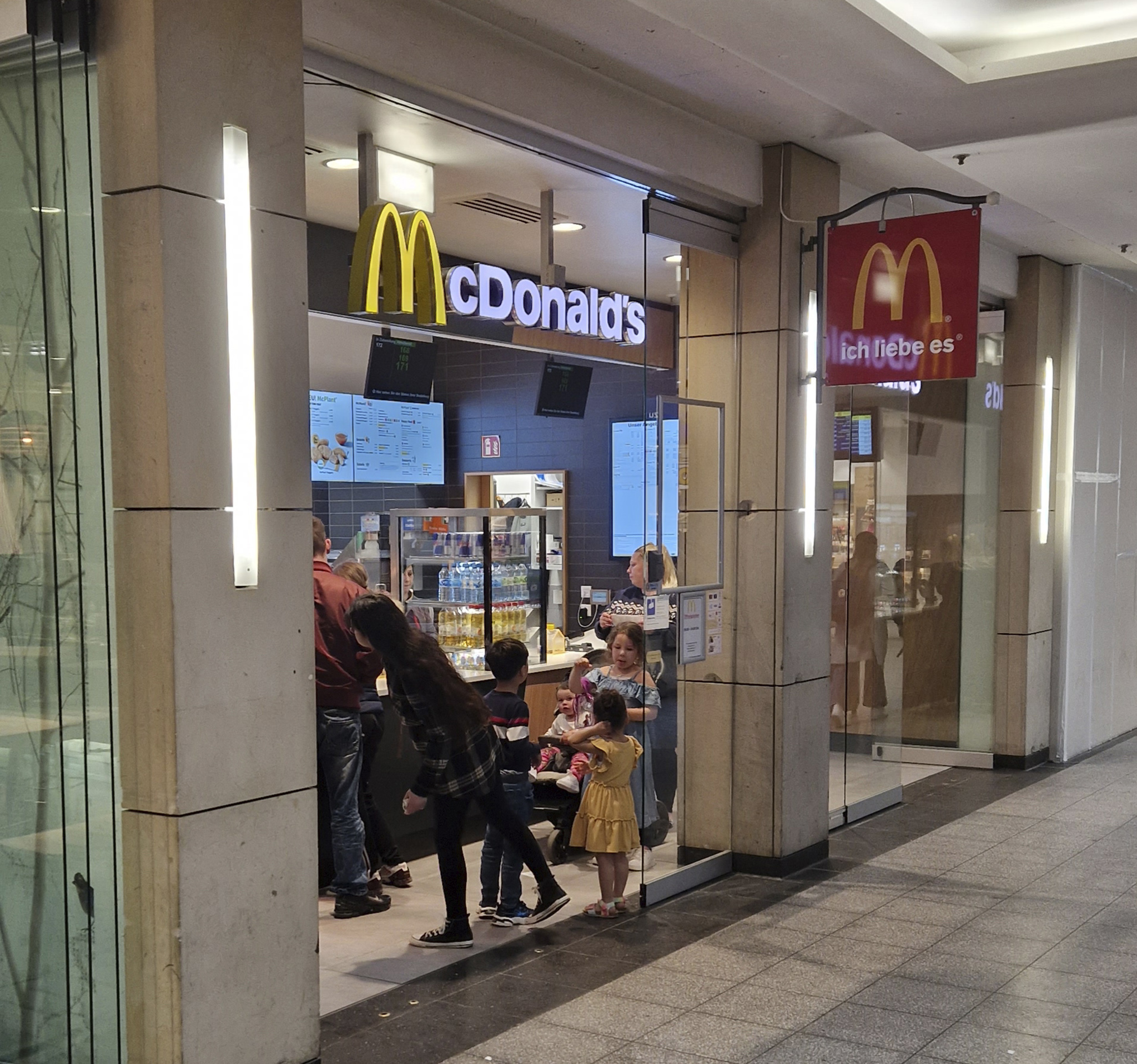 Das McDonald’s-Restaurant in Mannheim (Willy-Brandt-Platz)