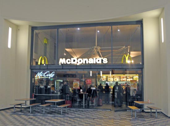 Das McDonald’s-Restaurant in Köln (Ottoplatz)