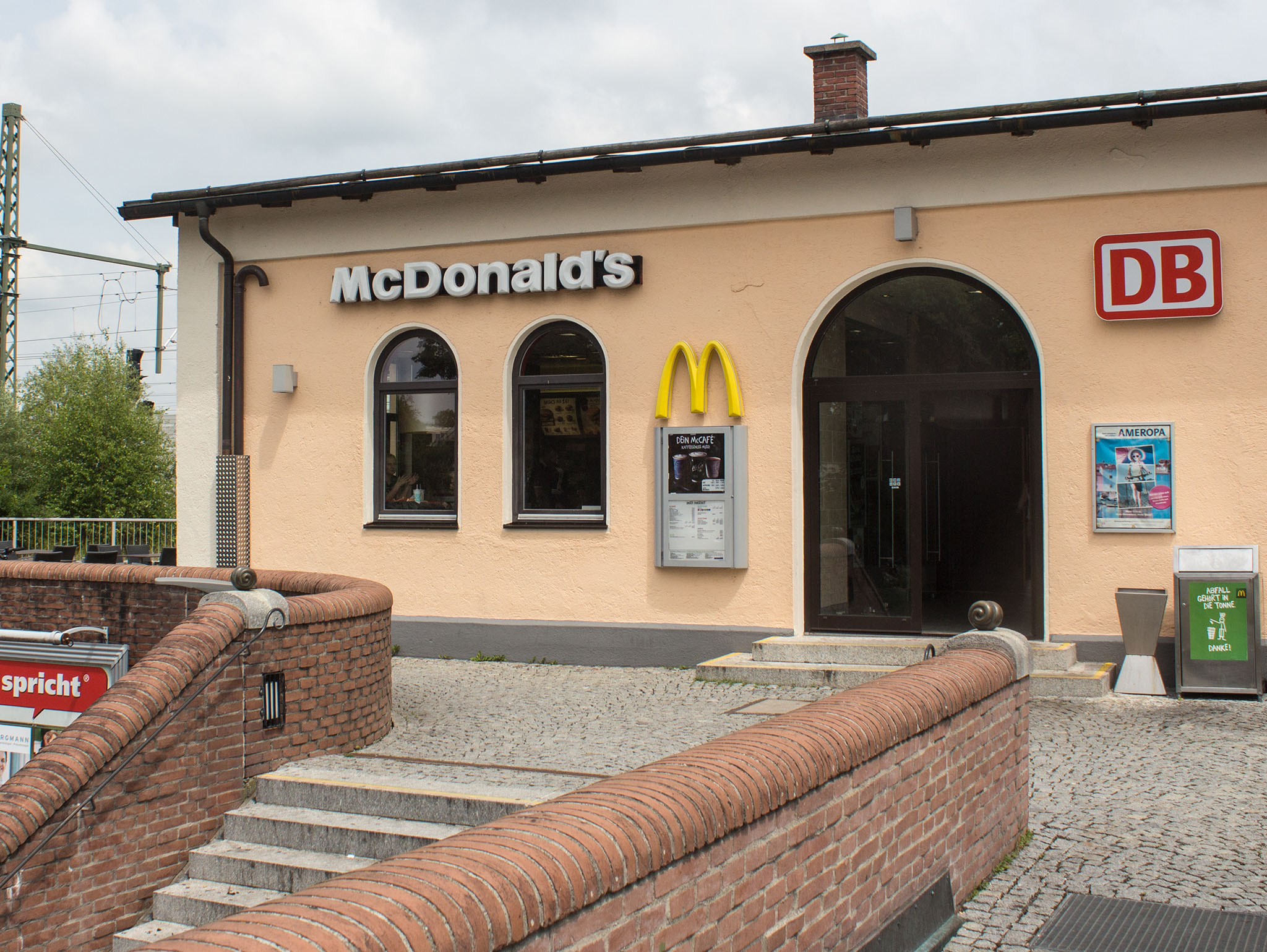 Das McDonald’s-Restaurant in Dachau (Bahnhofsplatz)