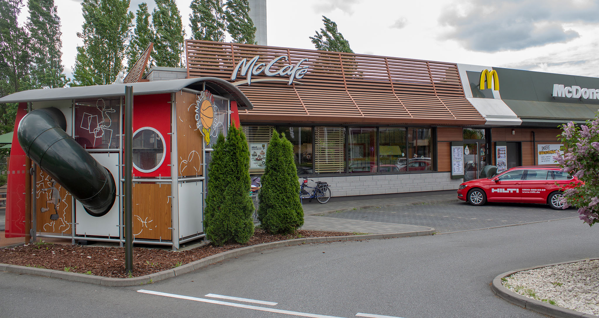 Das McDonald’s-Restaurant in Heidelberg (Im Breitspiel)