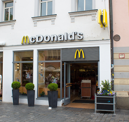 Das McDonald’s-Restaurant in Straubing (Theresienplatz)