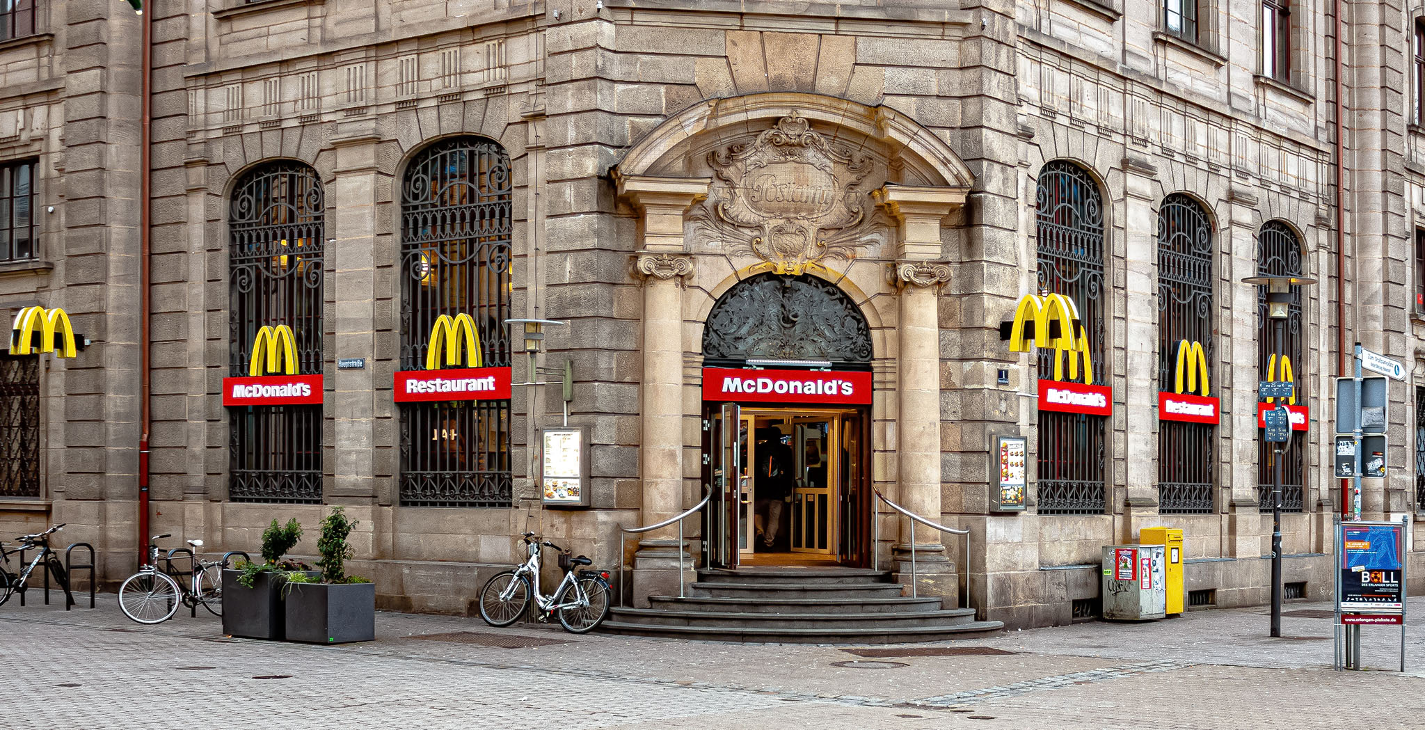 Das McDonald’s-Restaurant in Erlangen (Hugenottenplatz)