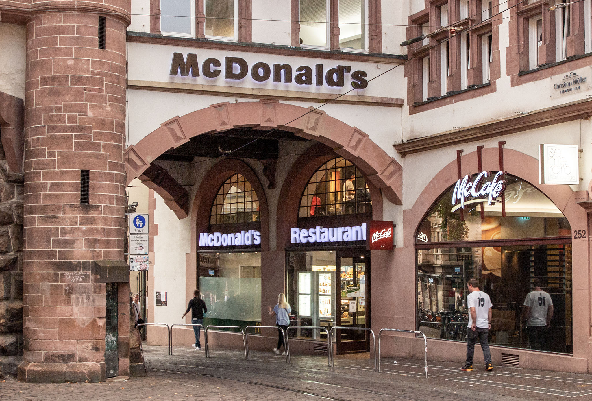 Das McDonald’s-Restaurant in Freiburg im Breisgau (Kaiser-Joseph-Straße)