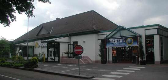 Das McDonald’s-Restaurant in Karlsruhe (Mühlburger Bahnhof)