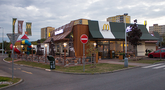 Das McDonald’s-Restaurant in Praha (Skuteckého)